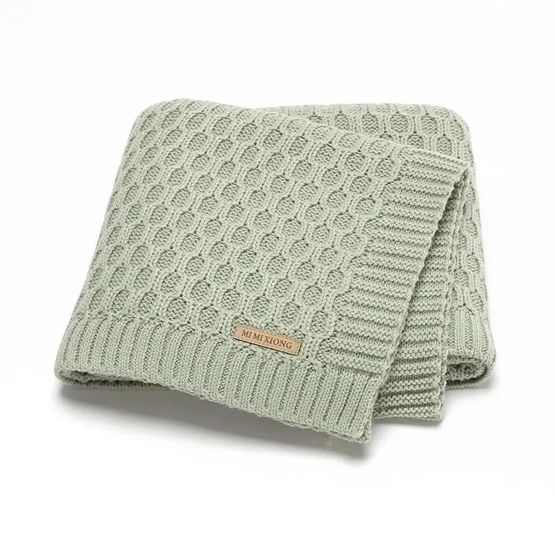 Solid colour infant hug blanket with three-dimensional lines in 70×90cm size