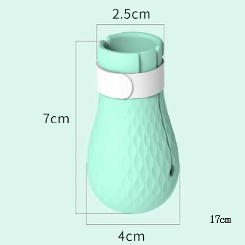 Four green silicone cat anti-scratch foot cover gloves for hand protection during washing and feeding