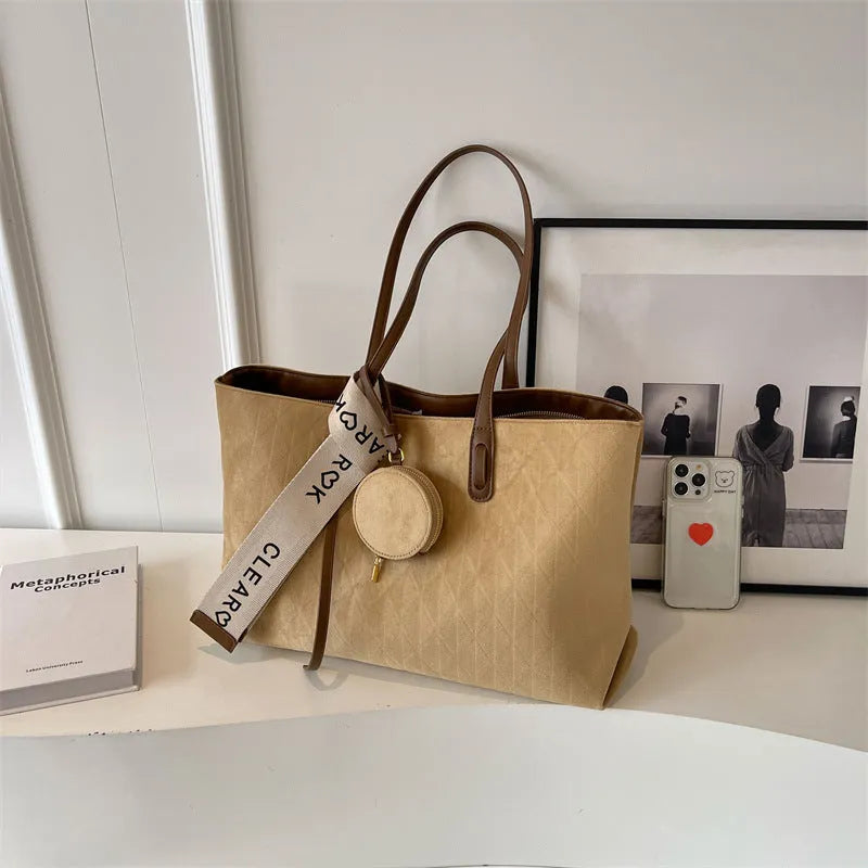 Casual large capacity polyester tote bag with zippered compartment in one of four colours