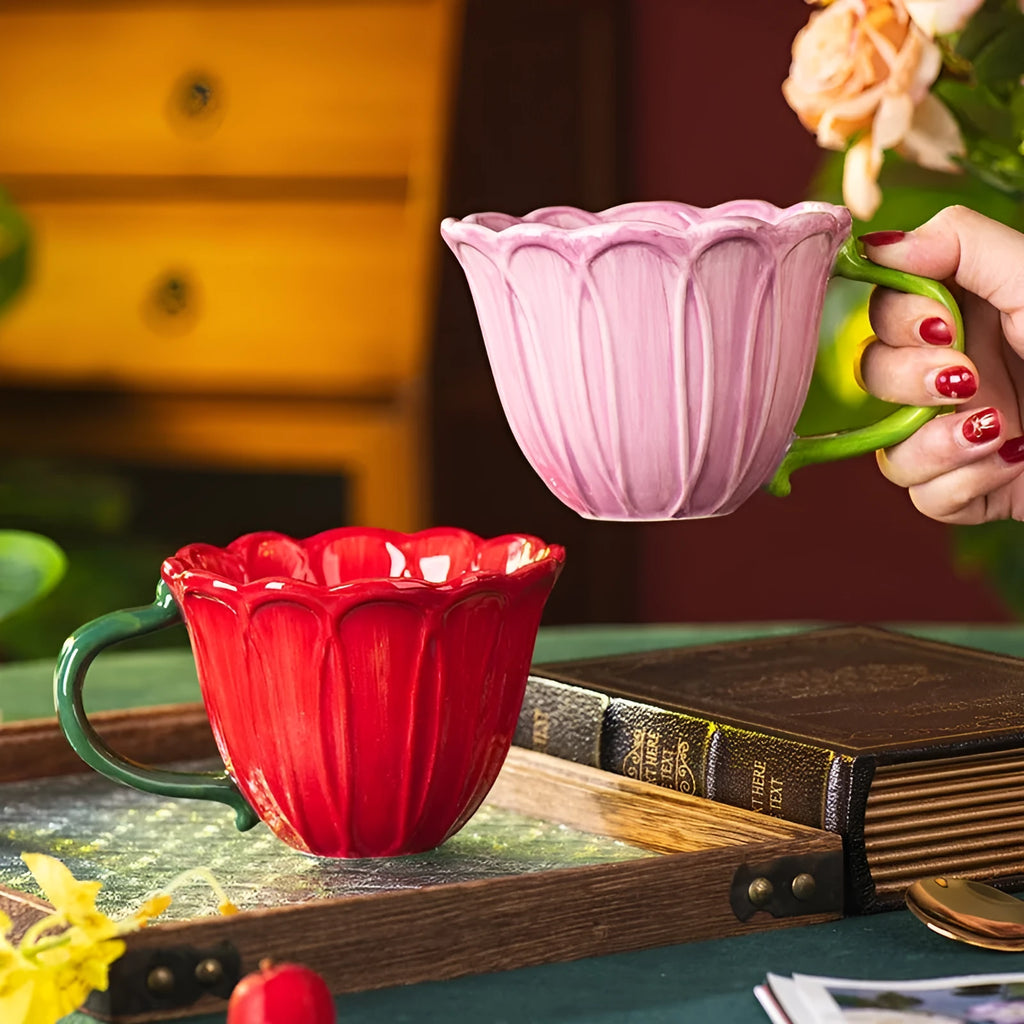 500ml ceramic breakfast cup with red floral pastoral pattern on white background.