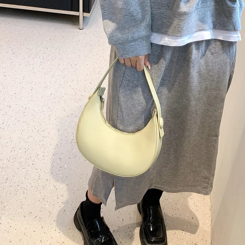 Women's retro dumpling shape shoulder bag in black with sandwich pocket and synthetic leather lining