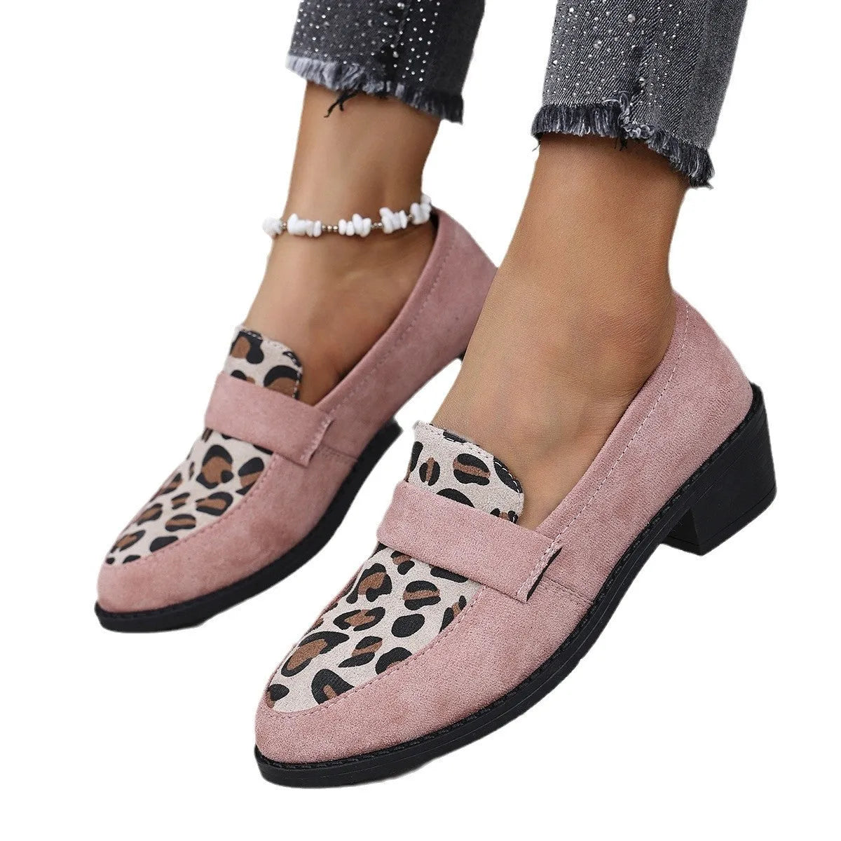 Leopard print slip-on suede pumps with pointed toe and chunky rubber sole in pink colour