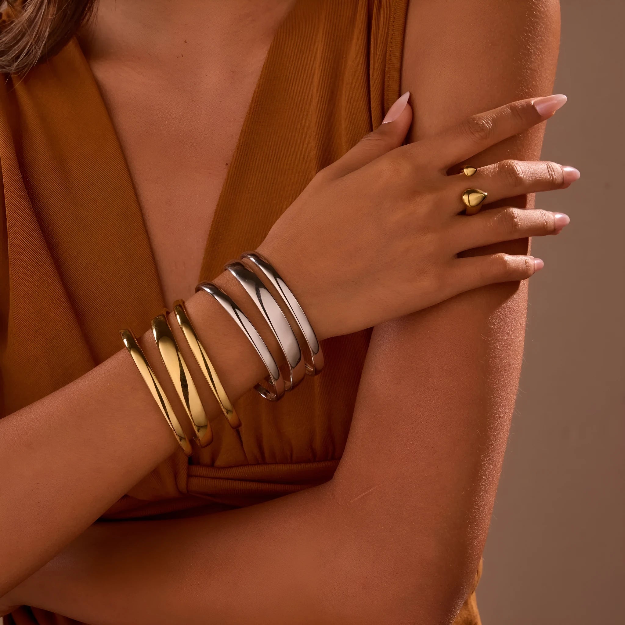 Geometric stainless steel women's bracelet with simple opening, available in gold or steel colour with linear design elements