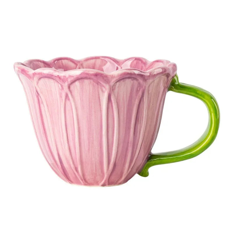 500ml ceramic breakfast cup with red floral pastoral pattern on white background.