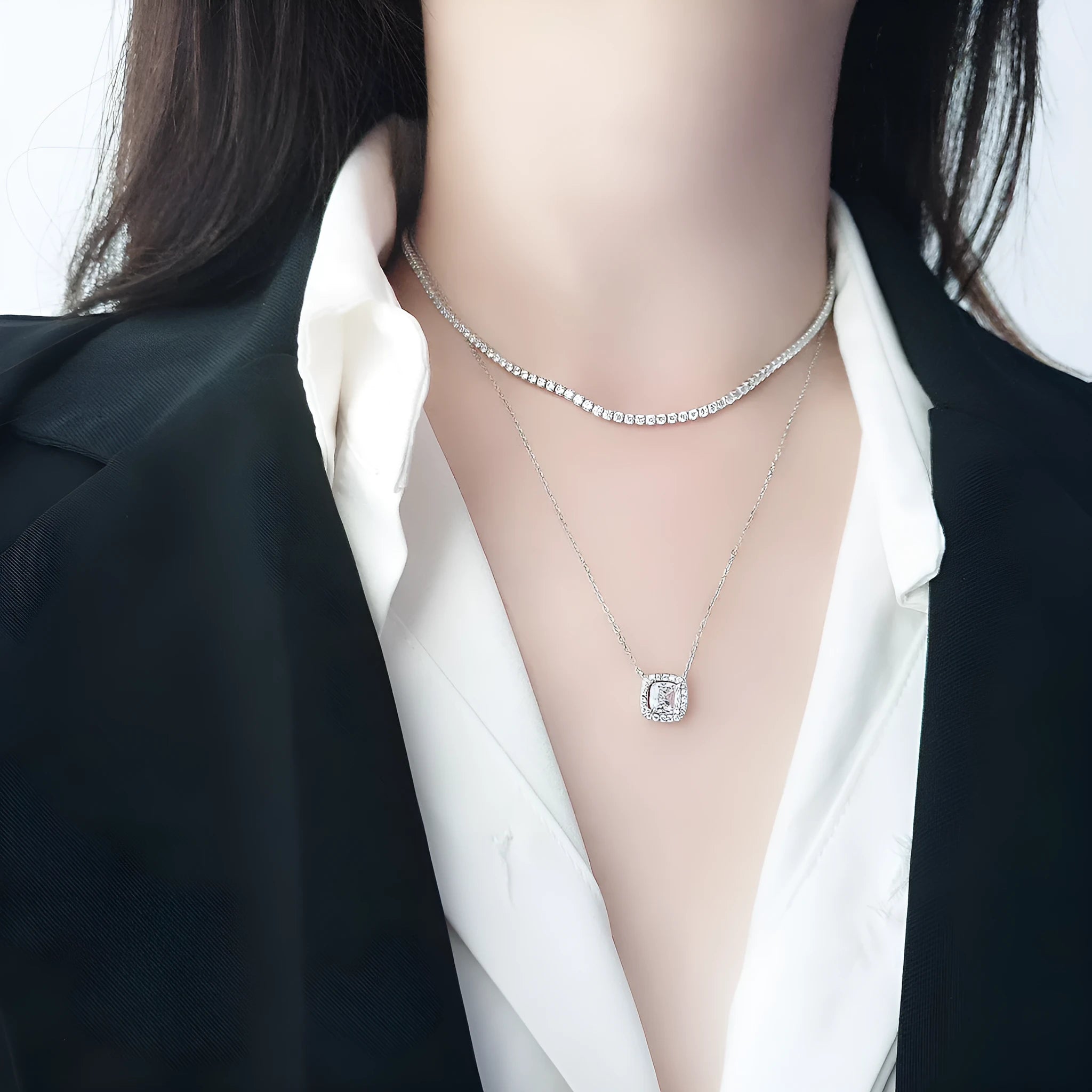 Women's sterling silver necklace with round charm, 925 silver construction with diamond treatment