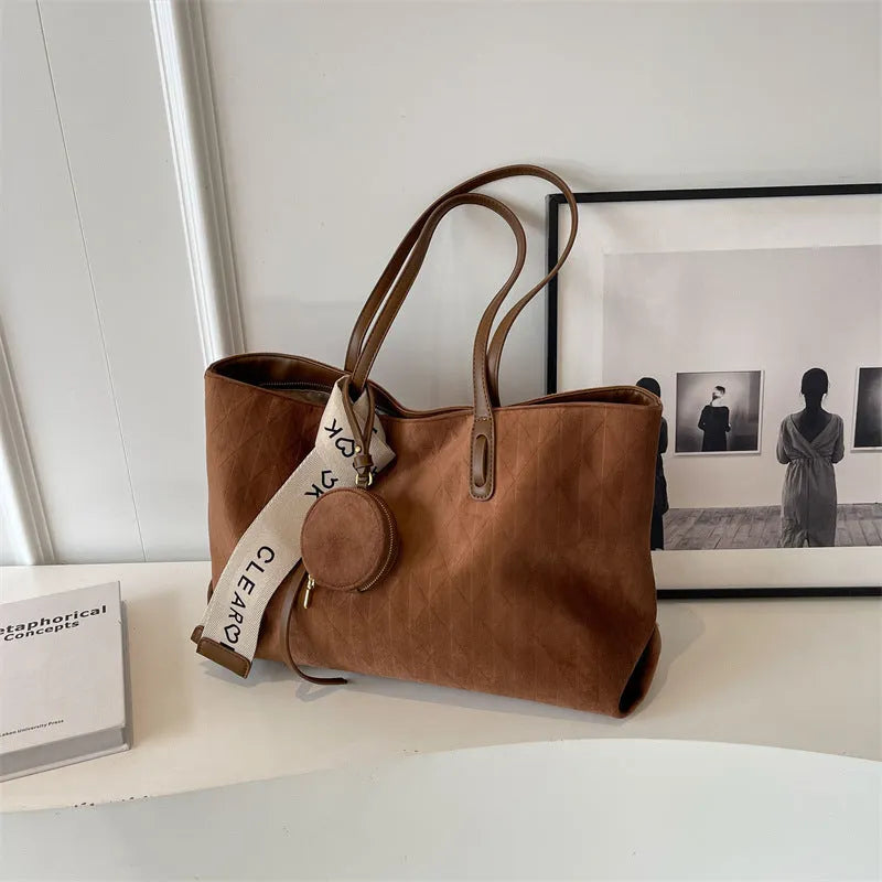 Casual large capacity polyester tote bag with zippered compartment in one of four colours