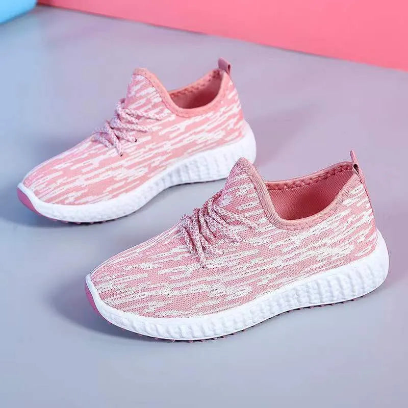 Quick-drying breathable striped sports shoes with composite sole and pointed toe, available in multiple colours.