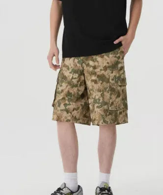Retro American style camouflage workwear shorts in loose fit cropped design