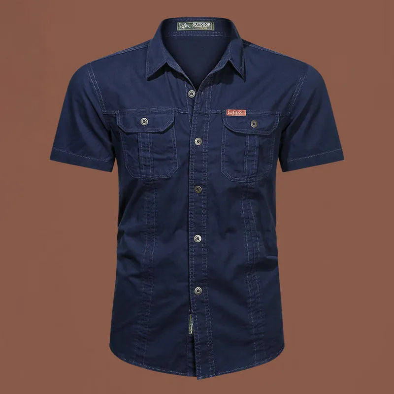 Men's short sleeve cotton work shirt in loose fit with non-ironing treatment