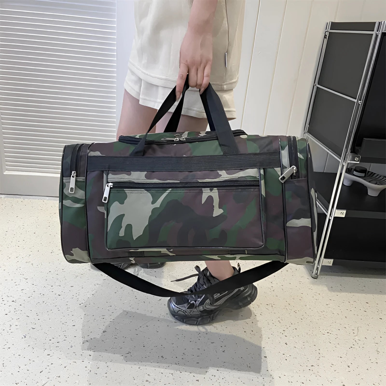 Camouflage pattern waterproof luggage bag with 20L capacity and polyester lining