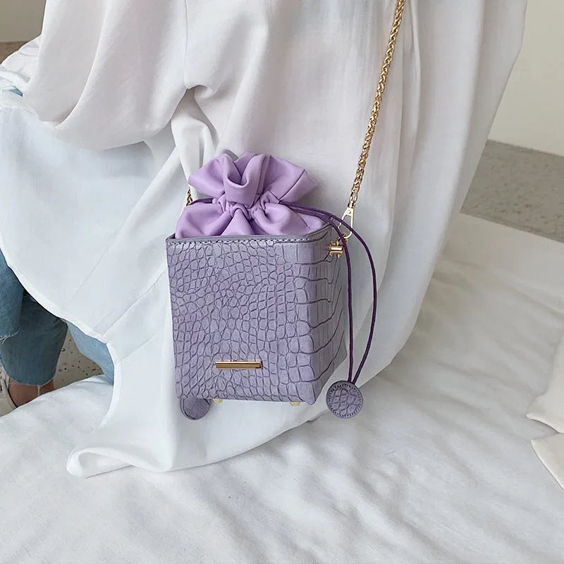 Small women's one shoulder messenger bag with fashion chain in bucket shape design