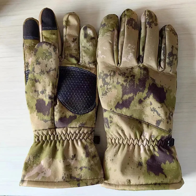 Tactical ski gloves in camouflage colour with touchscreen fingertips and anti-slip palm surface