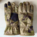 Tactical ski gloves in camouflage colour with touchscreen fingertips and anti-slip palm surface