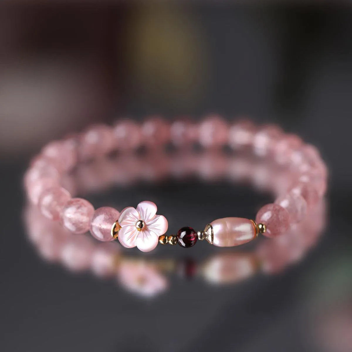 Strawberry quartz peach blossom crystal bracelet with floral pattern and flower-shaped beads