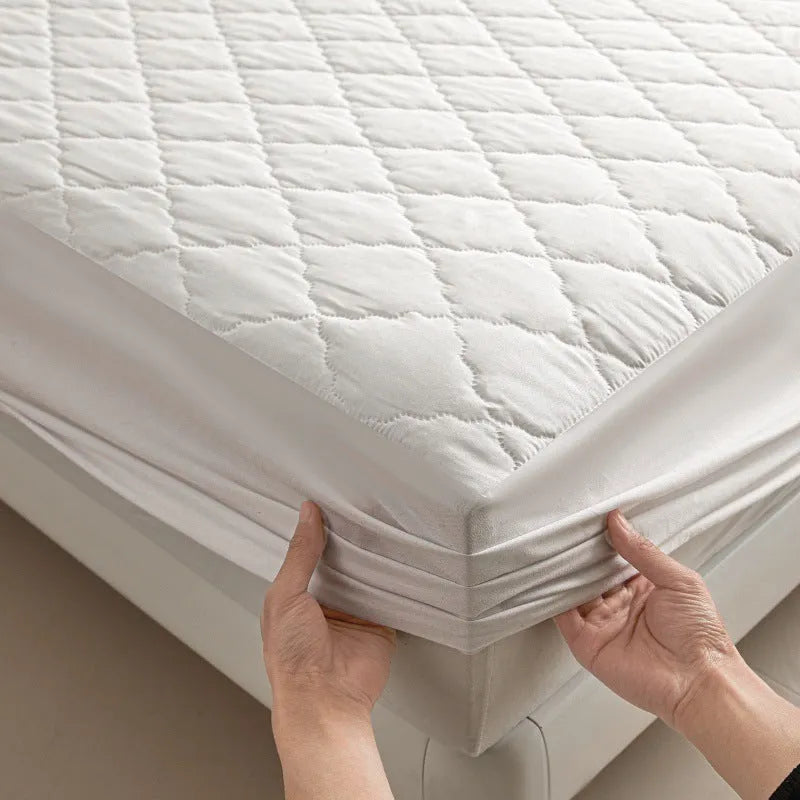 Diamond lattice quilted waterproof mattress protector three-piece set in bamboo fibre