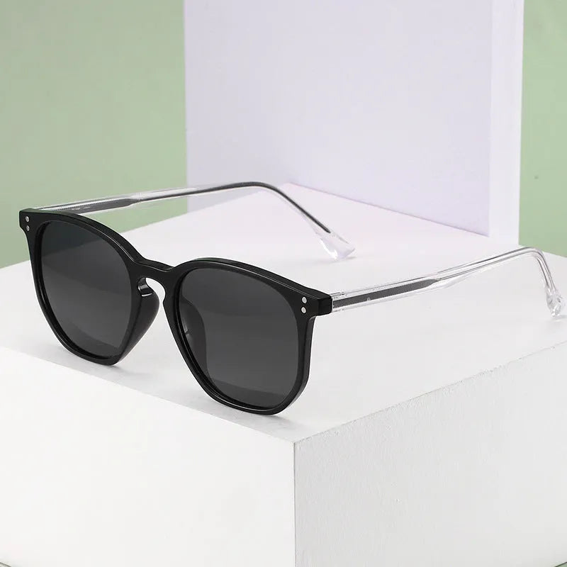 Fashion polarized sunglasses with black and gray TAC lens for women and men