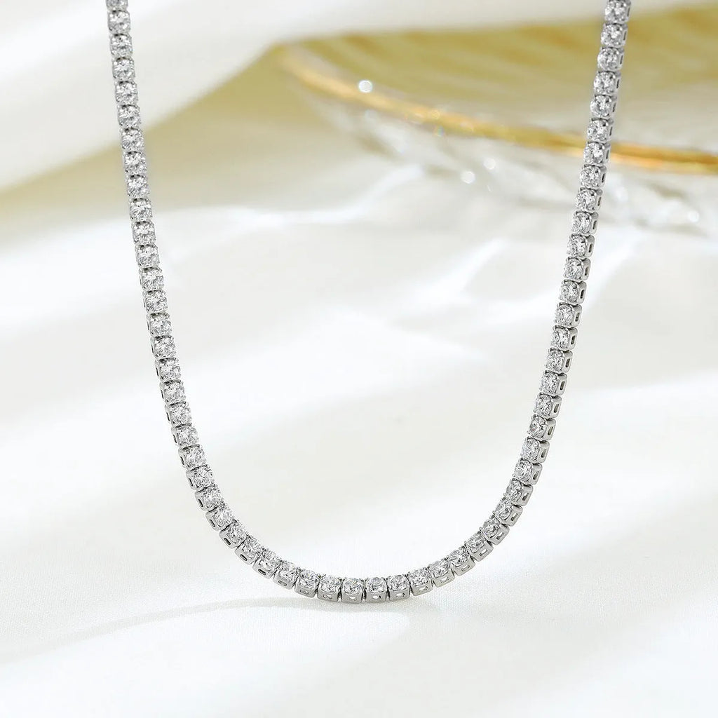 Women's sterling silver necklace with round charm, 925 silver construction with diamond treatment