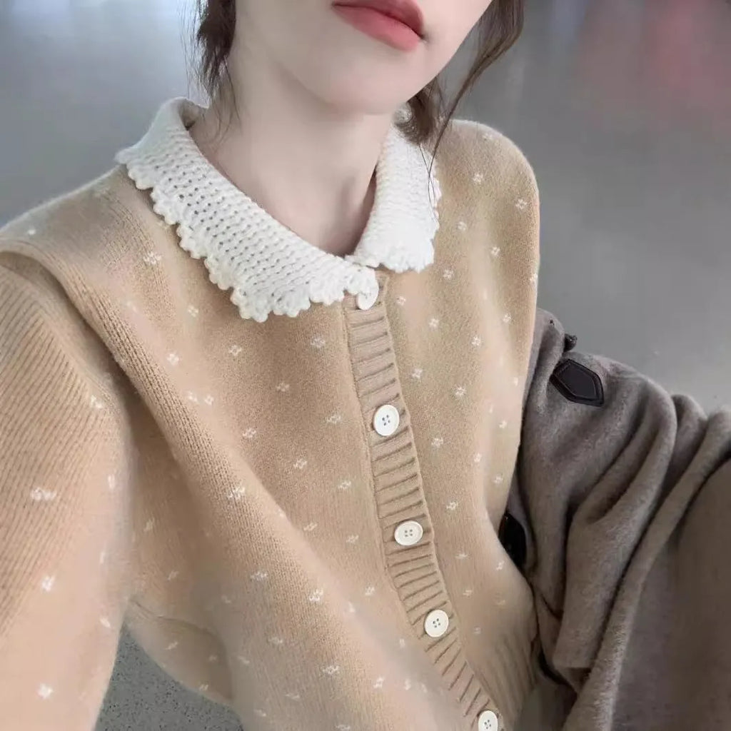 Retro floral patterned knitted cardigan coat with a Peter Pan collar and button front.
