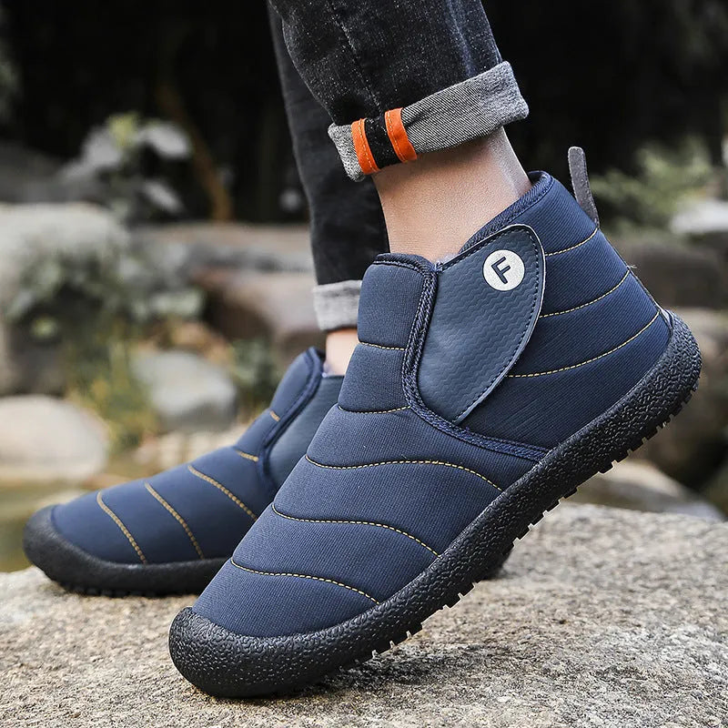 Cotton snow boots with rubber soles and plush lining in various colours