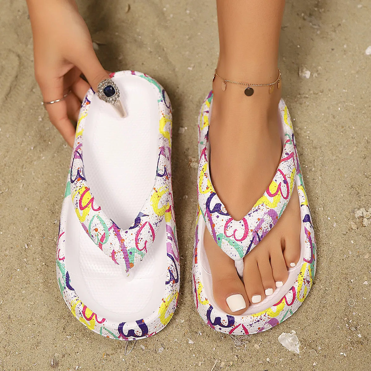 Women's thick-soled EVA flip-flops in various colours with herringbone toe holder