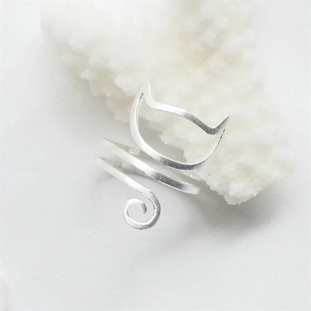 S925 silver adjustable cat ring with brushed winding design on a neutral background