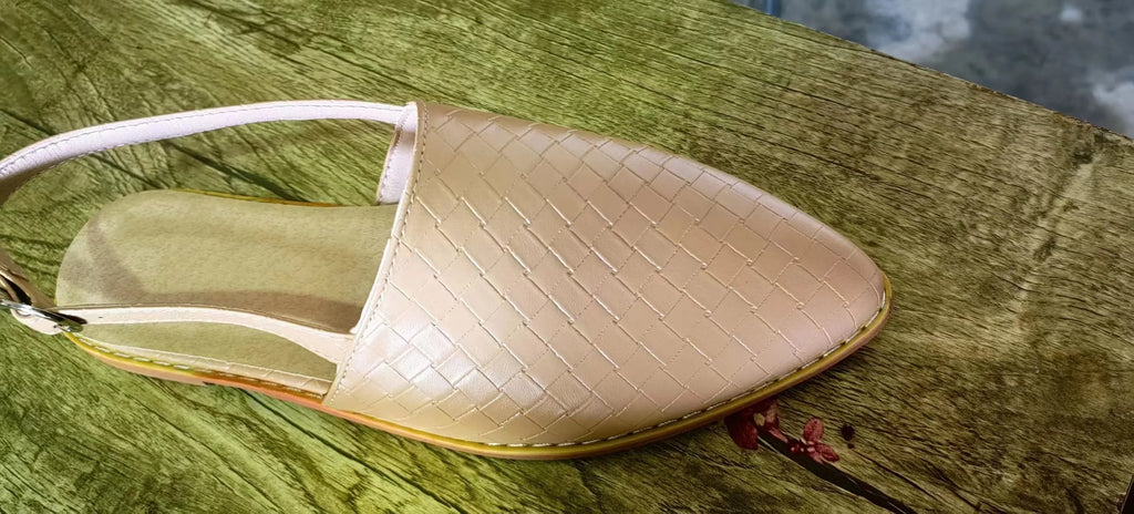 Baotou flat sandals with pointed toes and buckle fastening in various colours