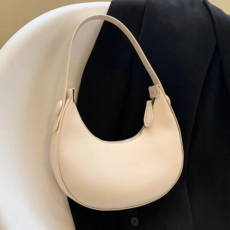 Women's retro dumpling shape shoulder bag in black with sandwich pocket and synthetic leather lining