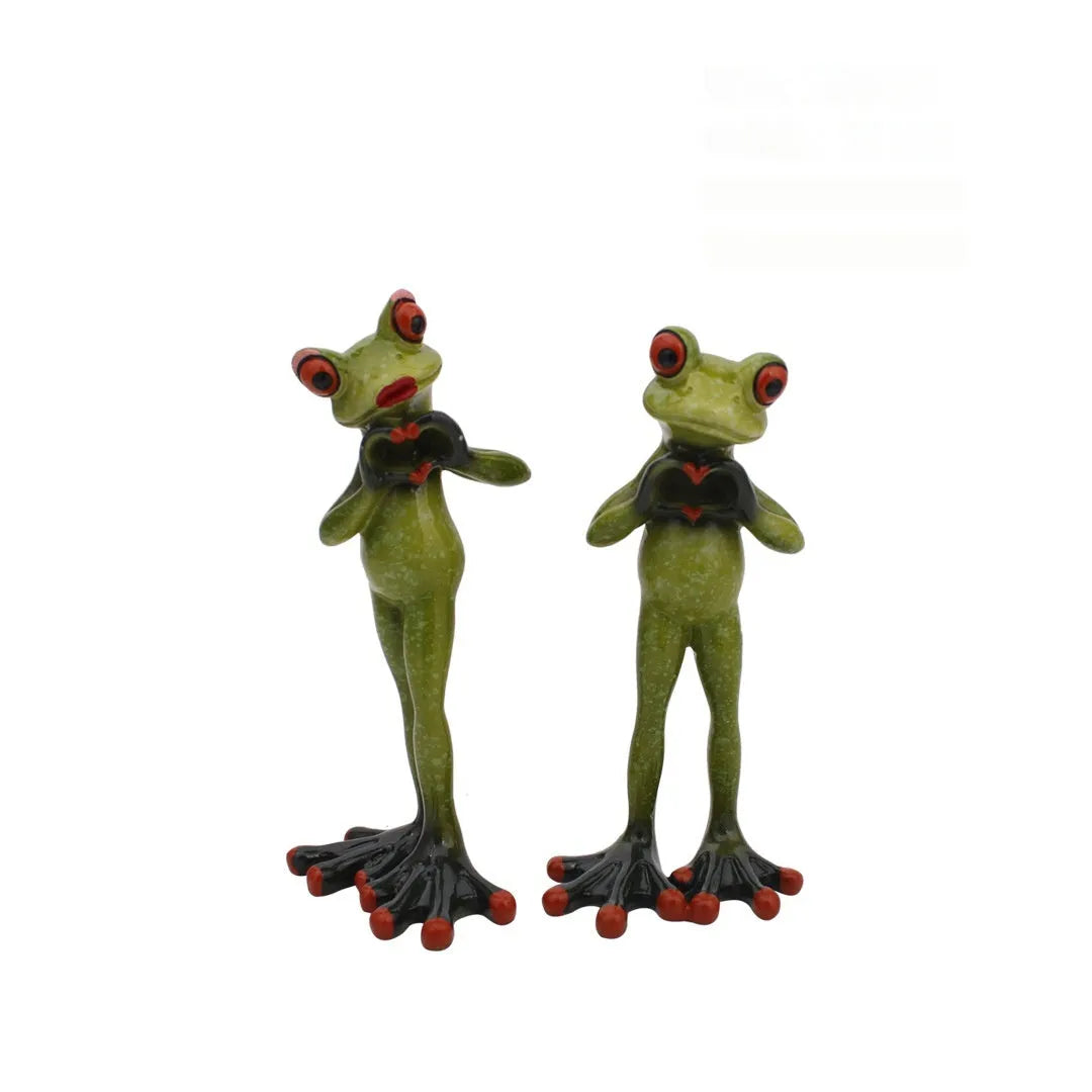 Realistic resin frog decorative ornament for home and garden display in pastoral style