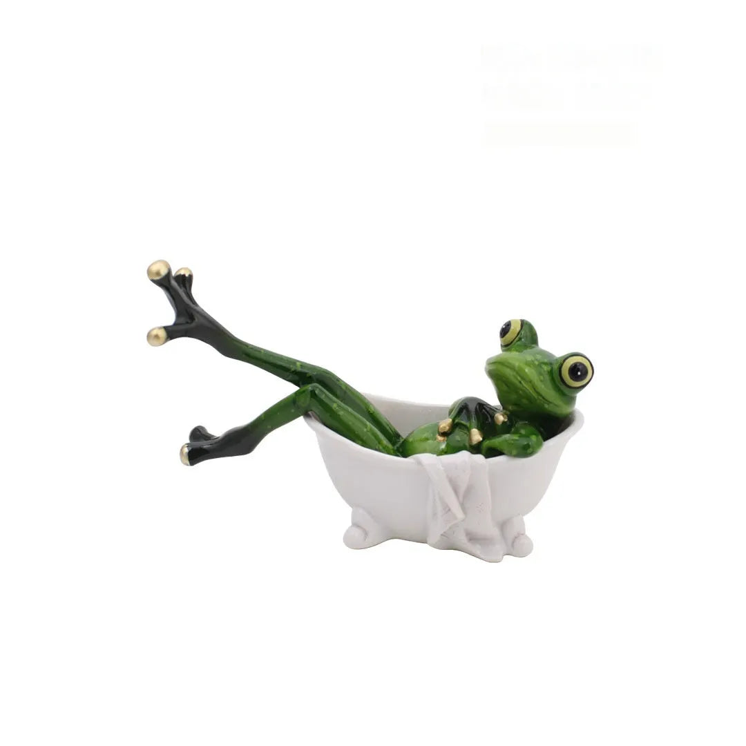 Realistic resin frog decorative ornament for home and garden display in pastoral style