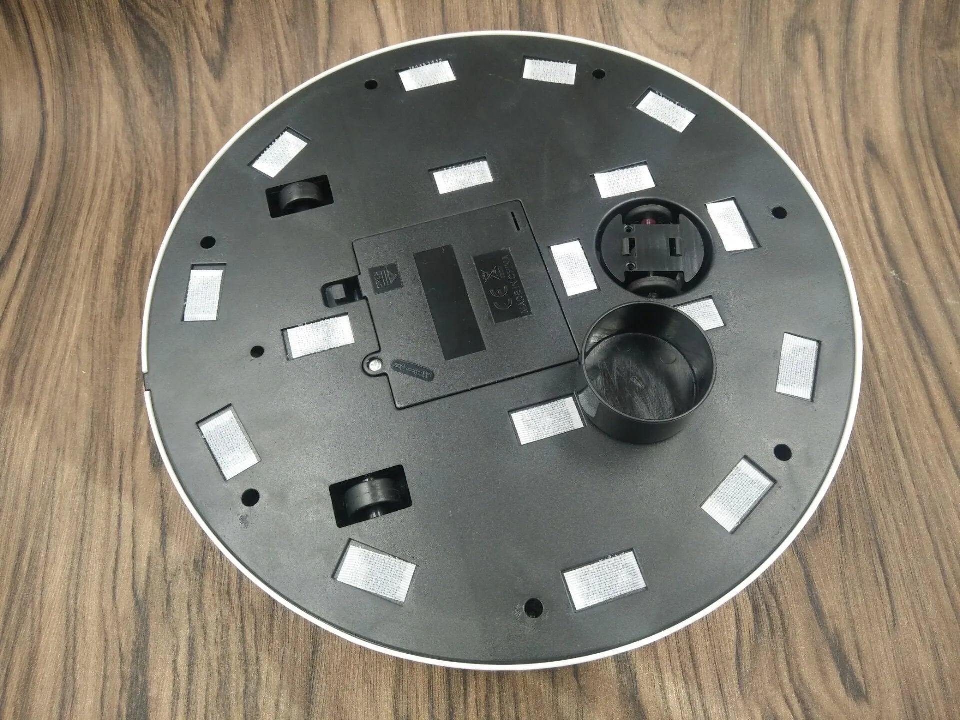 AC robot vacuum cleaner automatic sweeping machine in black or white with 23cm diameter