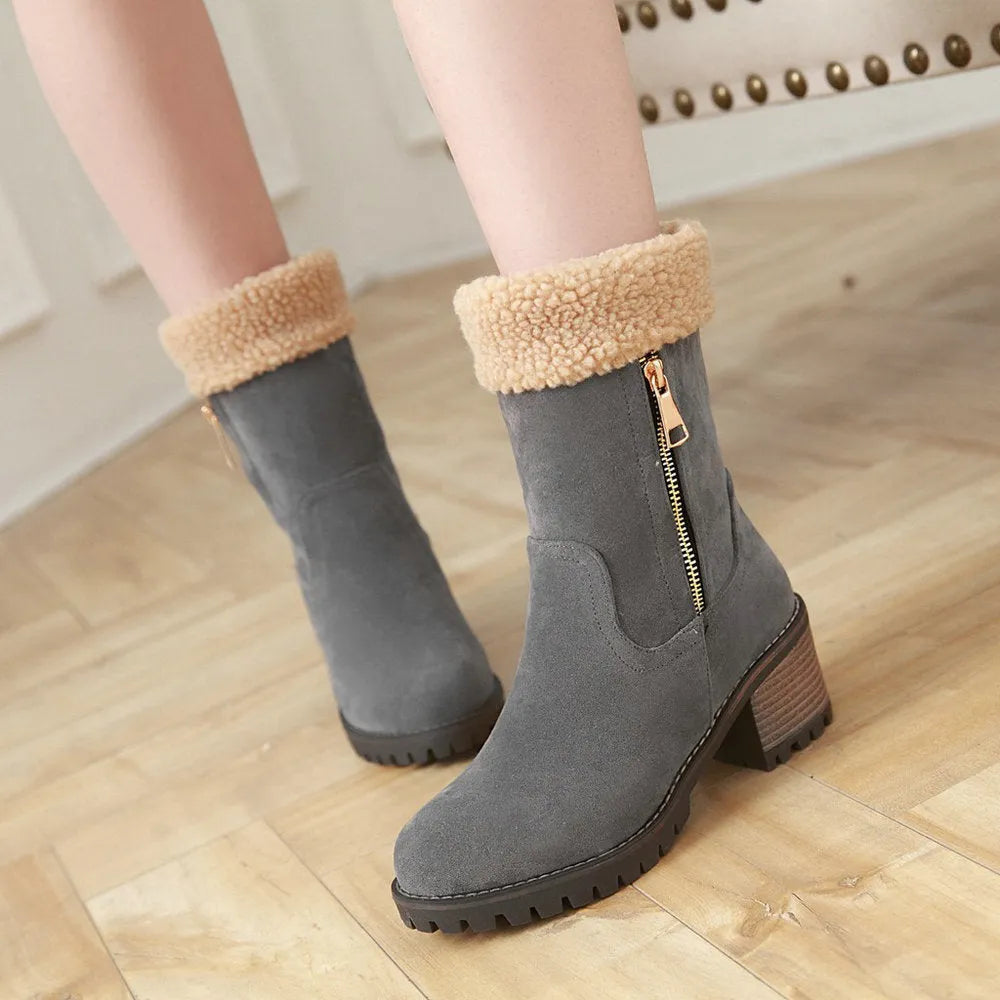 A pair of snow boots with a short plush lining and rubber insole, shown in multiple colours.