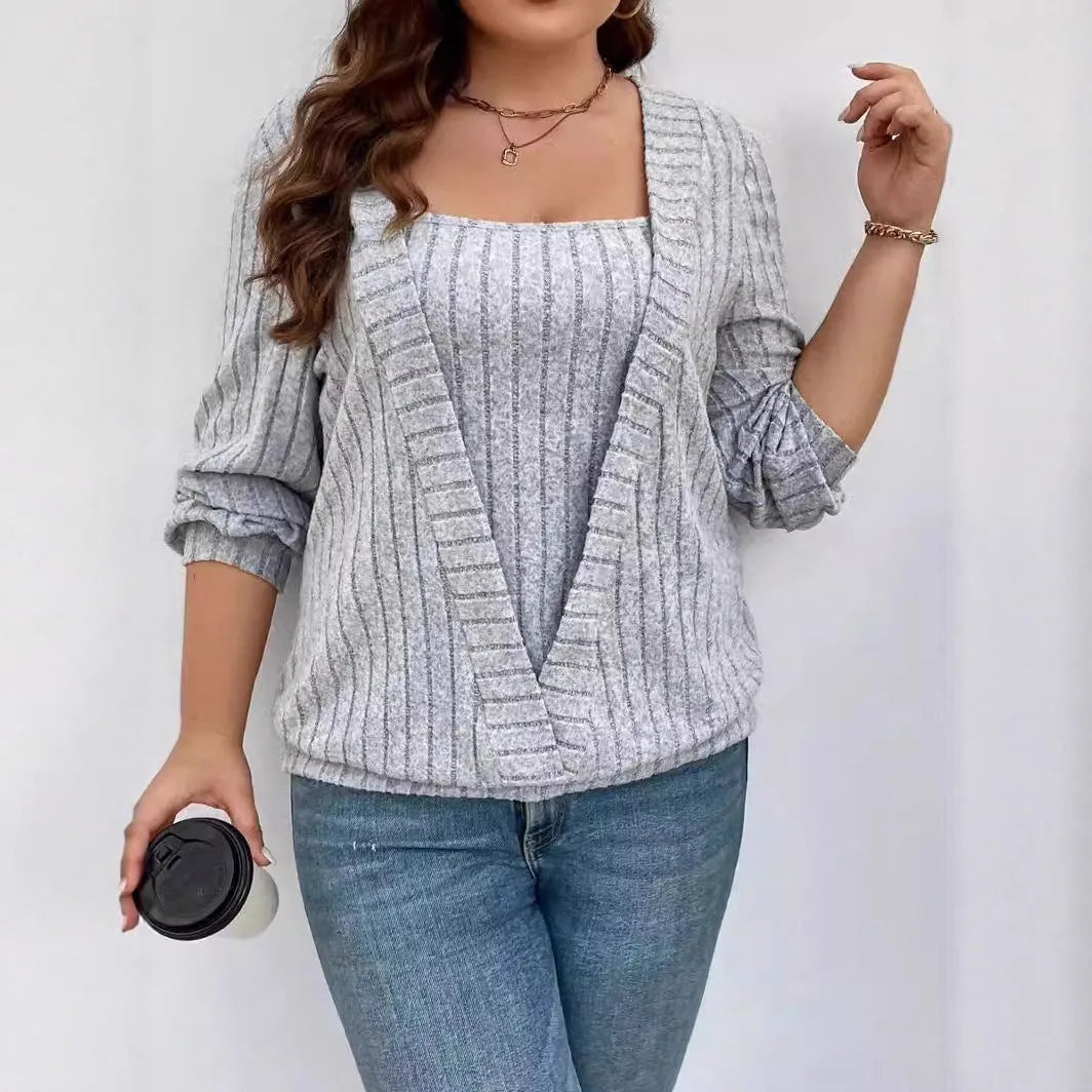 Women's solid colour ribbed false two-piece suit with V-neck and long sleeves in loose fit.