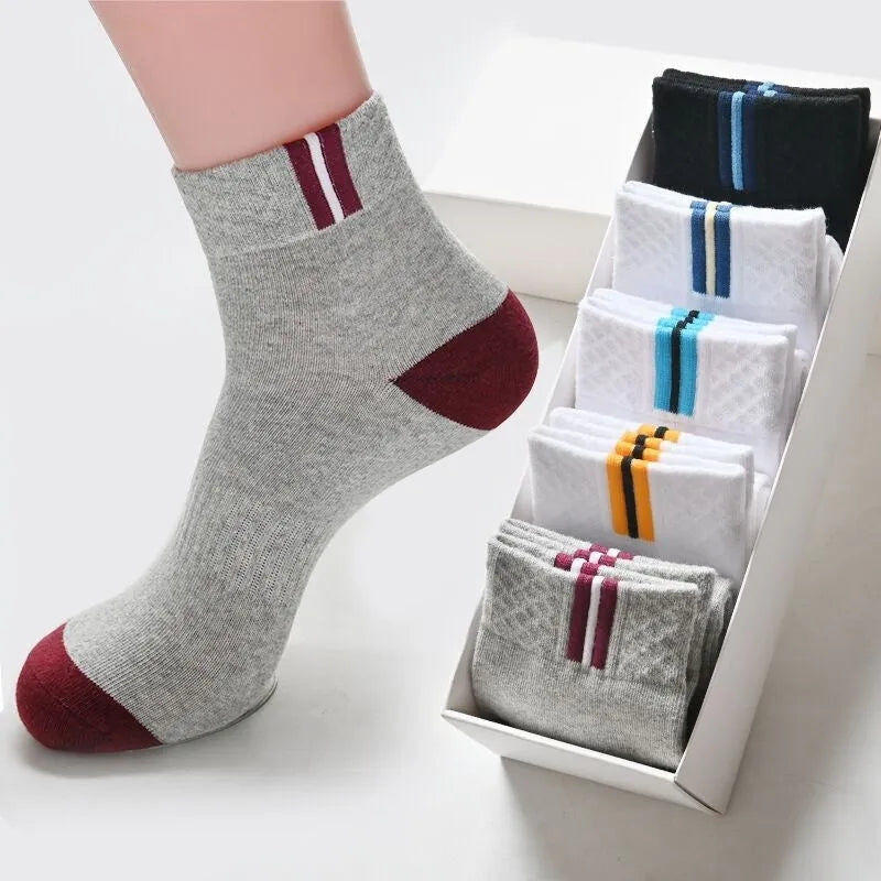 Sports mid-calf basketball deodorant men's socks in tube style with simple design and breathable fabric.