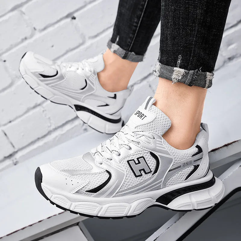 Men's solid colour mesh running shoes with plastic sole in sizes 39-45