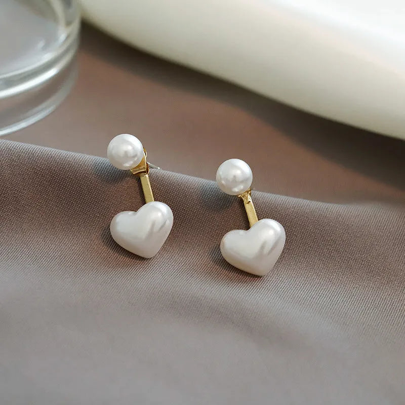 Women's heart-shaped pearl stud earrings with Korean style design and alloy electroplated finish