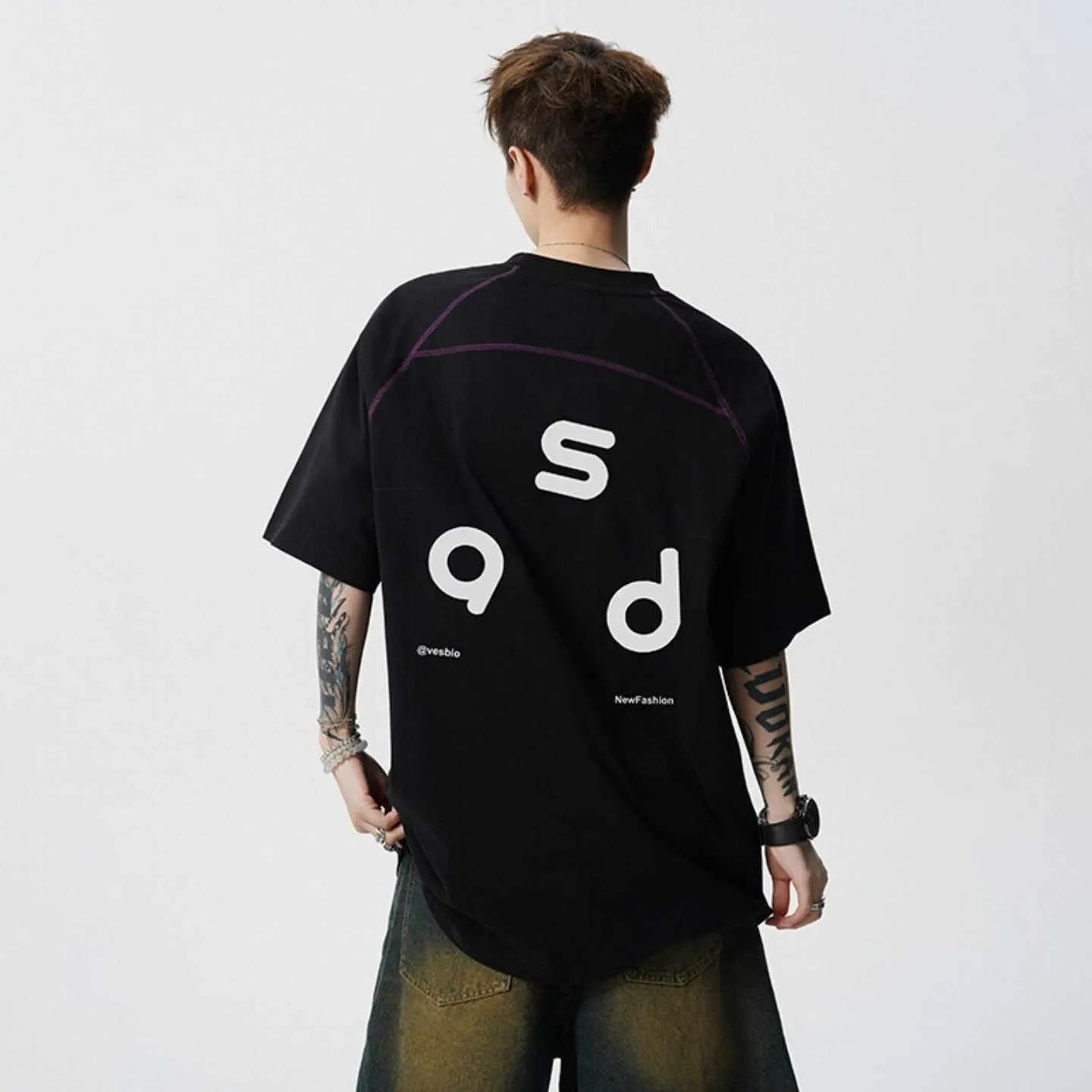 Cotton letter print short-sleeve T-shirt in loose-fitting design with round neck collar