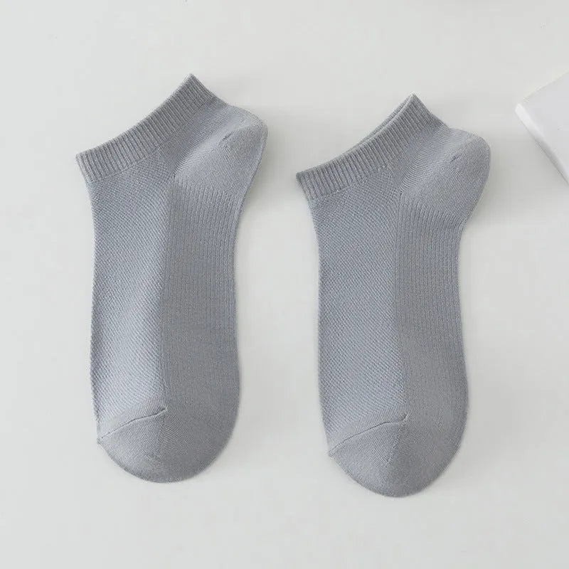 Men's solid colour low-cut polyester boat socks laid flat, showing ankle height and simple design.