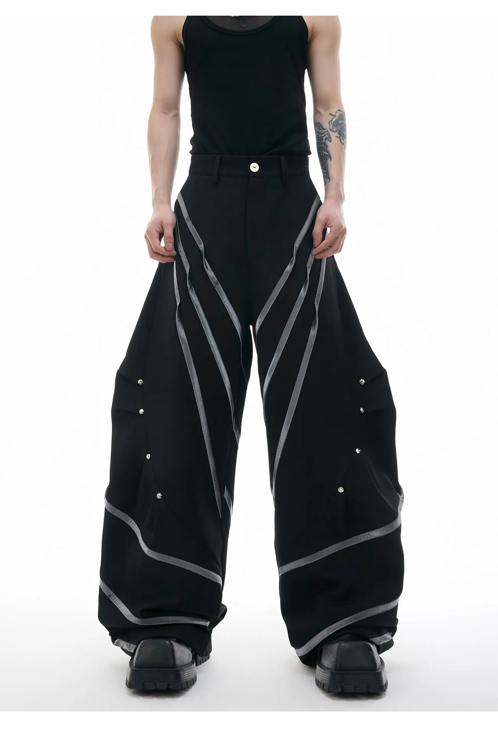 Men's polyester trousers with three-dimensional cutting and metal striped rivet pleated design