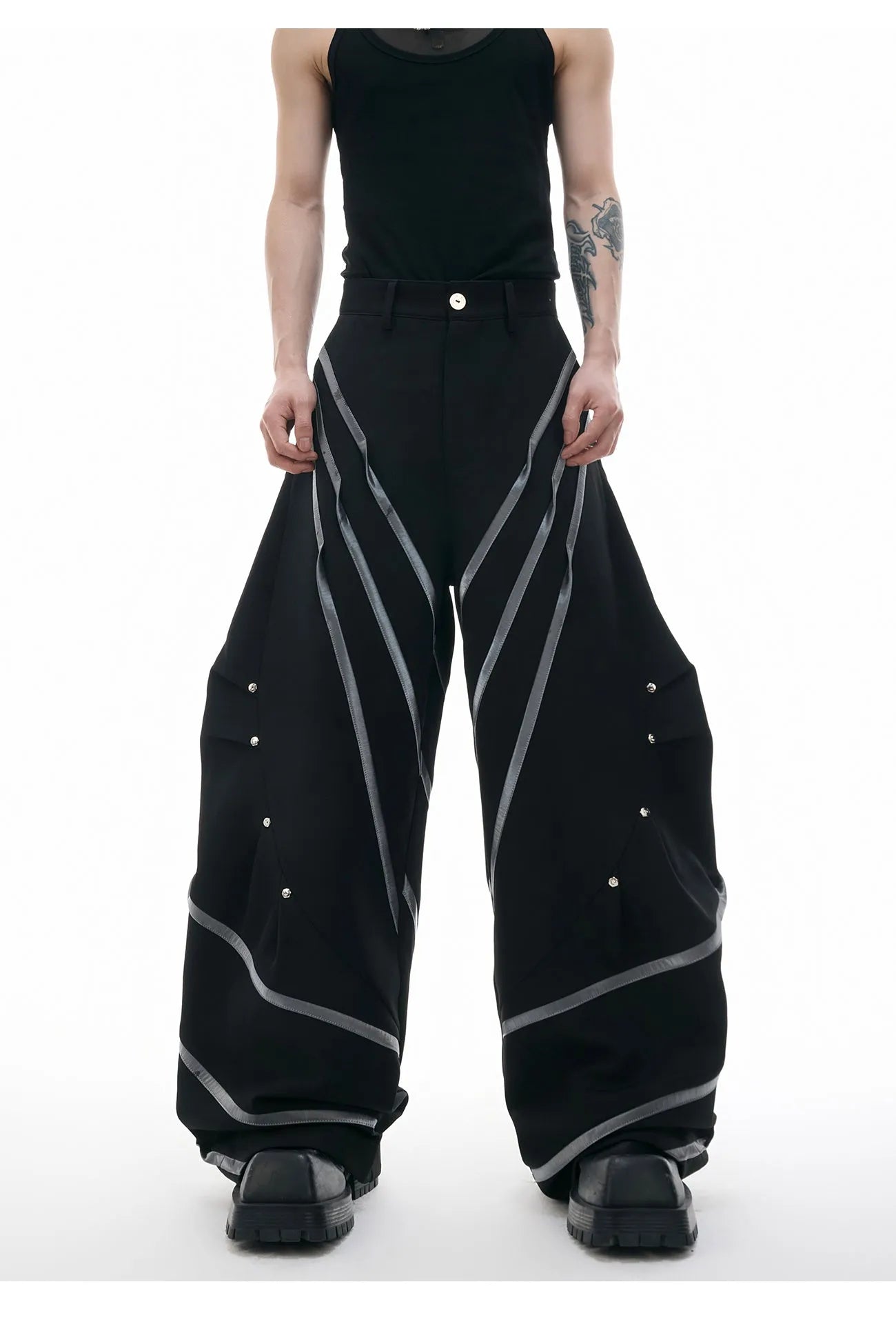Men's polyester trousers with three-dimensional cutting and metal striped rivet pleated design