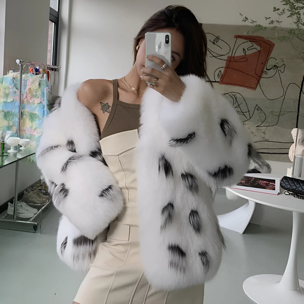 Women's short black and white faux fur coat in plus size Korean street fashion style