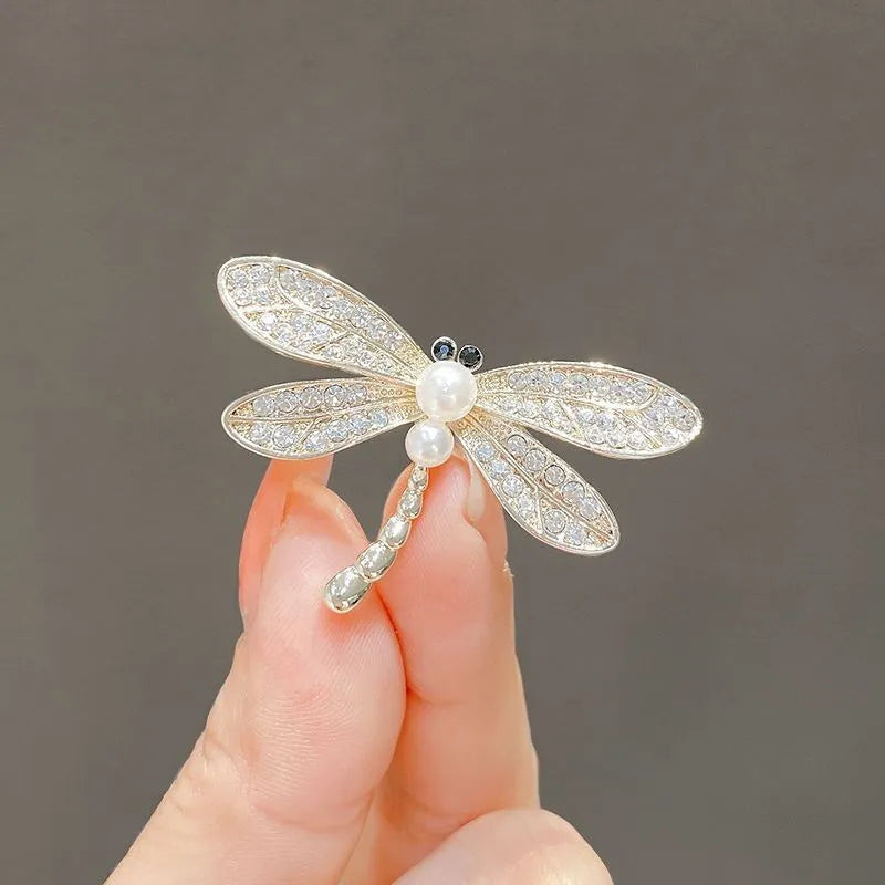 Alloy brooch in natural flower shape with electroplated finish, featuring adjustable and anti-exposure pin closure for women's coats and suits.