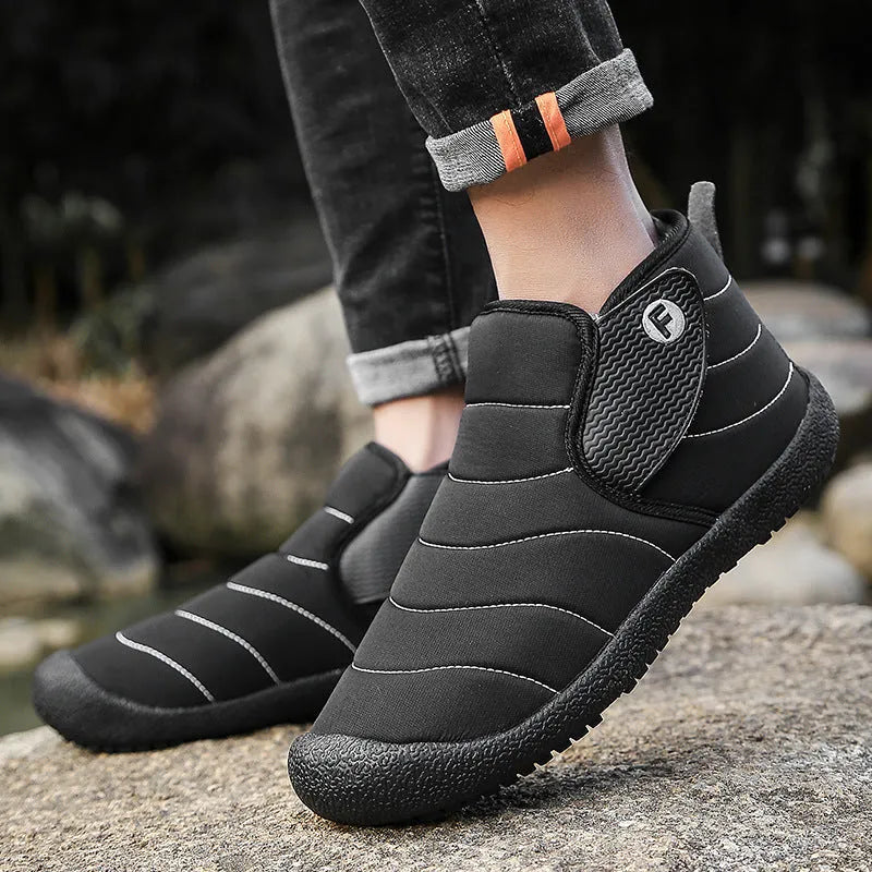 Cotton snow boots with rubber soles and plush lining in various colours