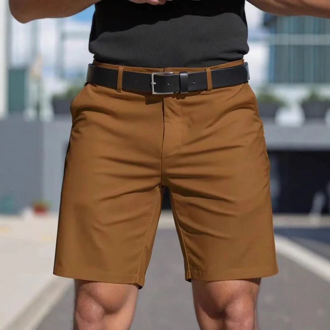 Men's solid colour fifth pants shorts with straight leg design in polyester fabric