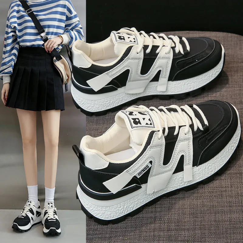 Women's low-top running sneaker in artificial PU with rubber sole and front lace-up design