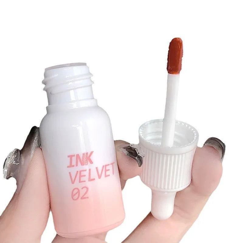 Mirror lip lacquer tube showing moisturising lip gloss with nonstick cup applicator in 3.5g size