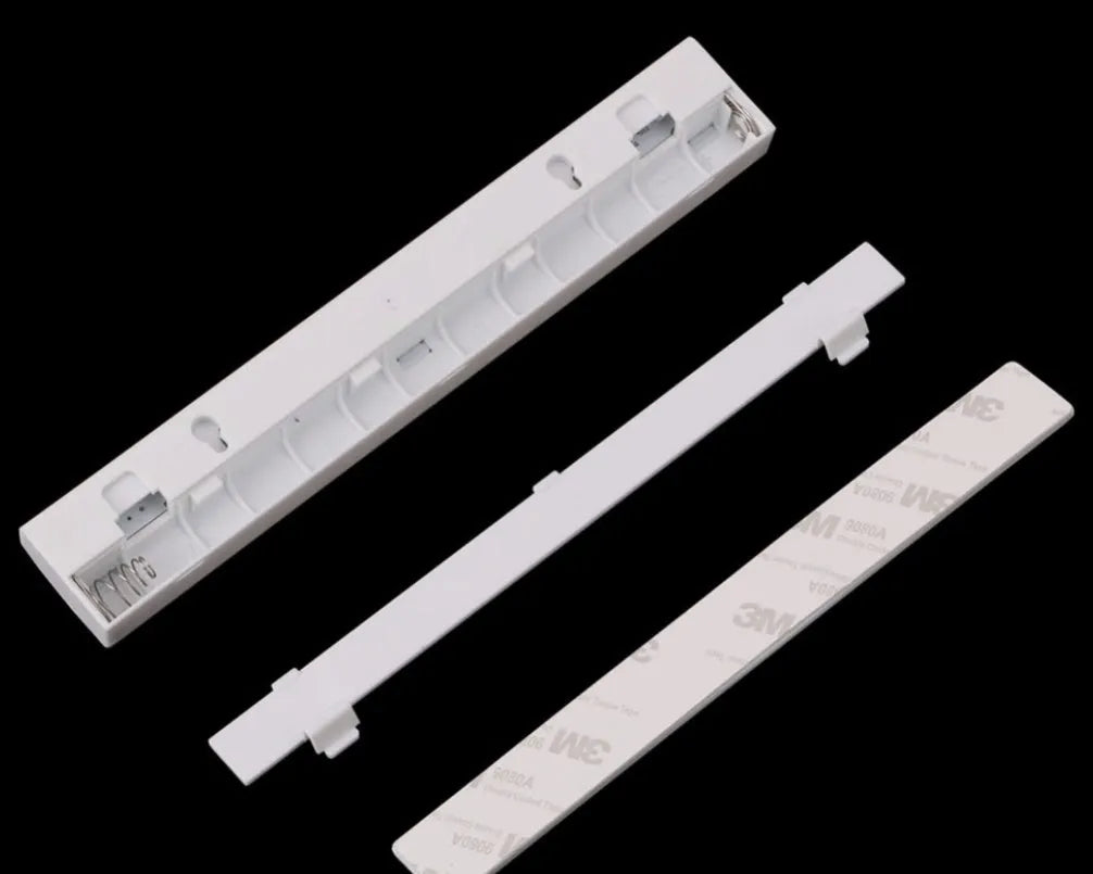 Magnetic USB rechargeable LED closet light with motion sensor in aluminium housing