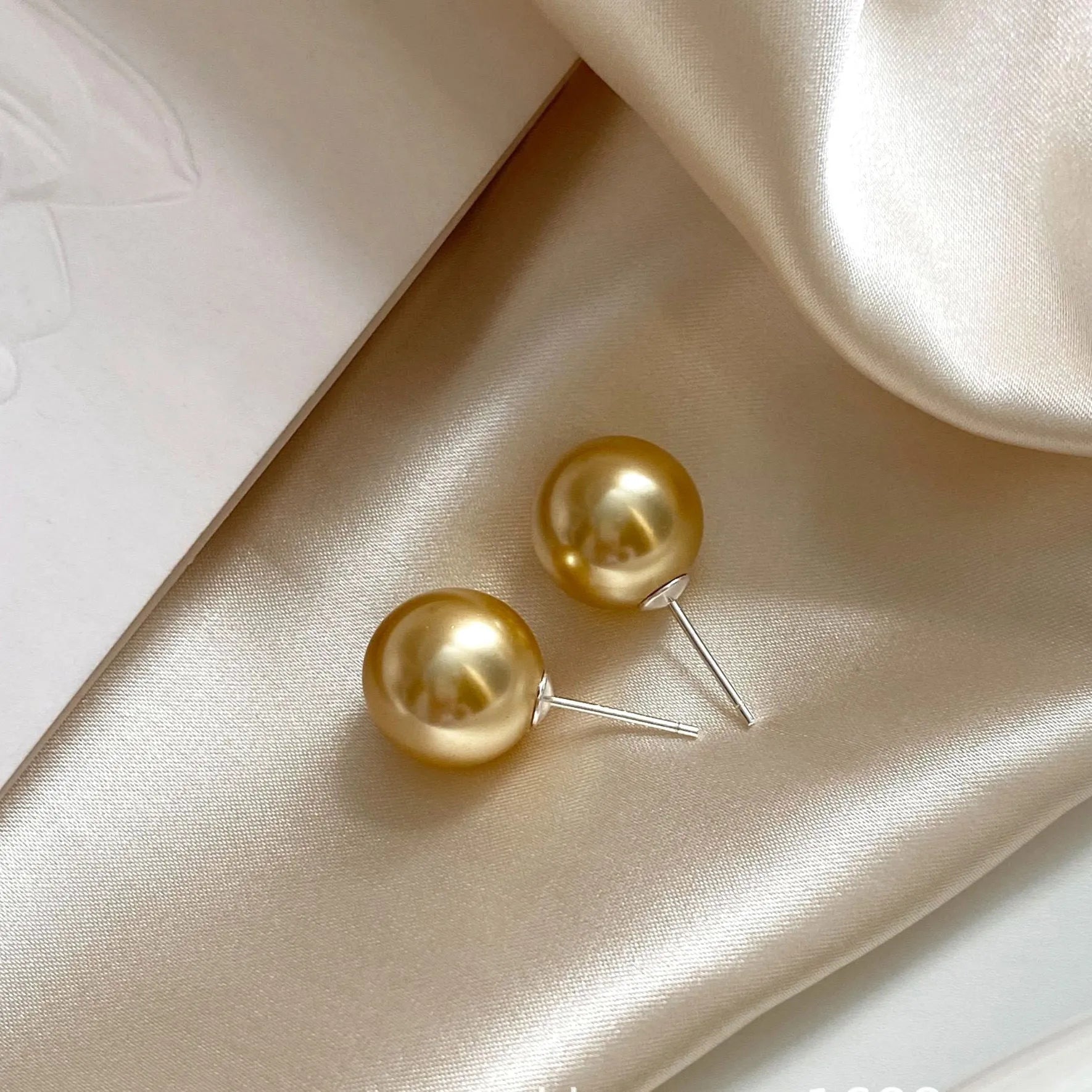 Large geometric pearl stud earrings with retro styling and eight-awm star detailing in silver