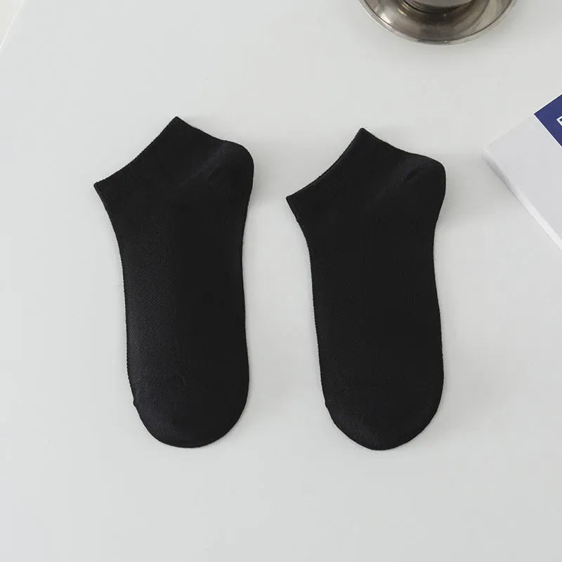 Men's solid colour low-cut polyester boat socks laid flat, showing ankle height and simple design.