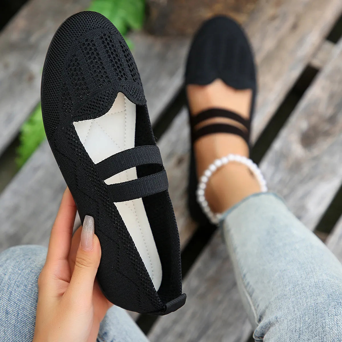 Women's casual mesh slip-on flats in black with round toe, flat heel, and breathable upper