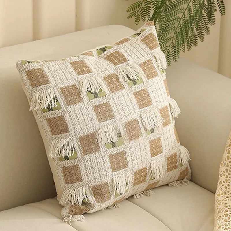 Yarn-dyed jacquard floral pillow cover on a sofa, 45x45cm, in a Nordic retro style.